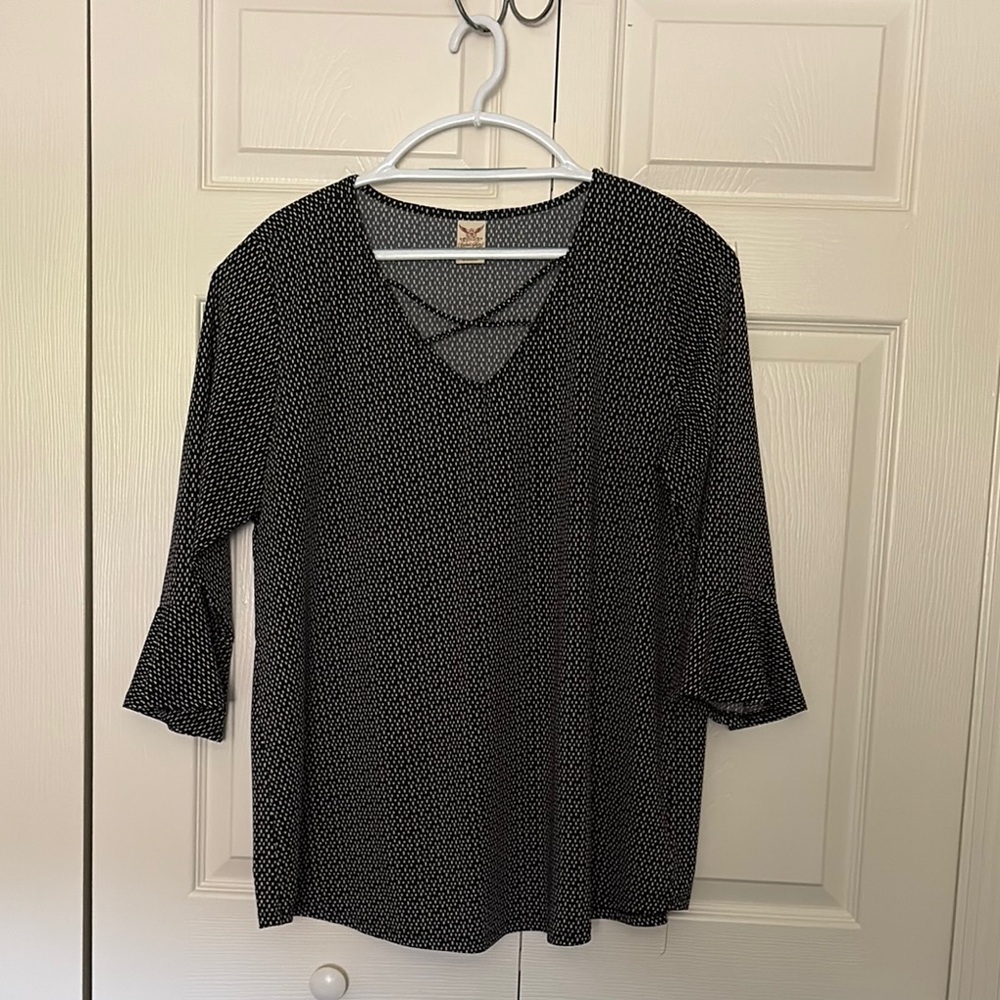 Faded Glory Black and White Ruffled 3/4 Sleeve Blouse